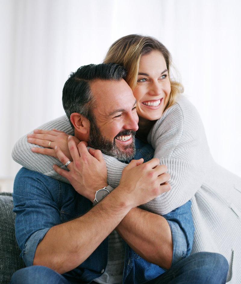 couple hug 800